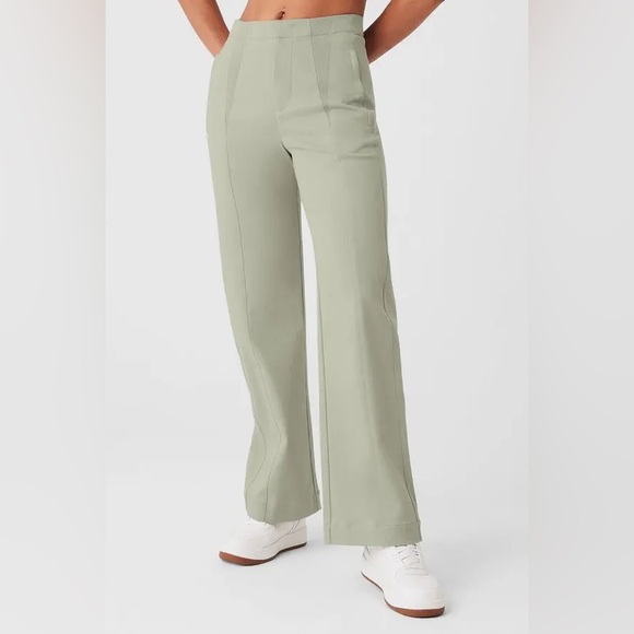 ALO Yoga Pants - Alo Yoga HIGH-WAIST ON POINT MOTO
TROUSER | Size L